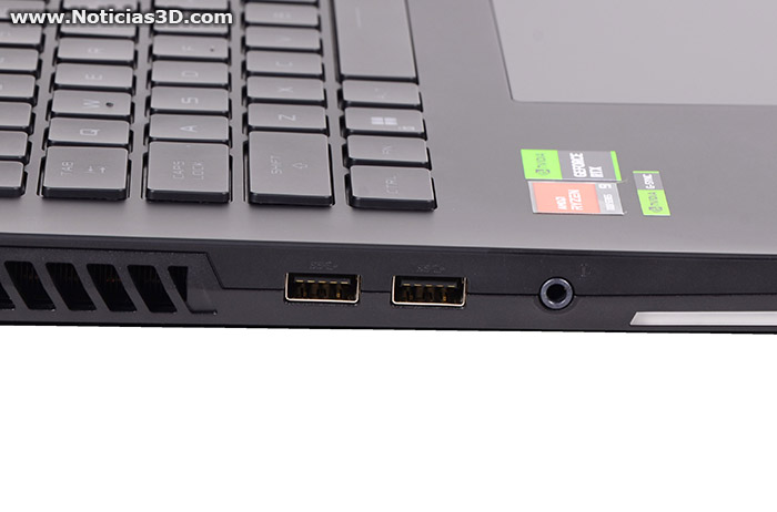 ASUS ROG STRIX SCAR 17 2023 Foto conexiones lado izquierdo