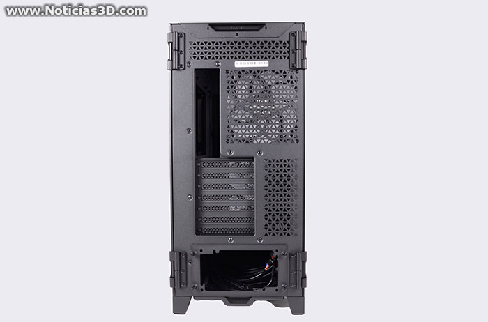 MSI MEG Prospect 700R Cara trasera de la caja