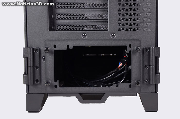 MSI MEG Prospect 700R Detalle del montaje de la fuente de alimentación