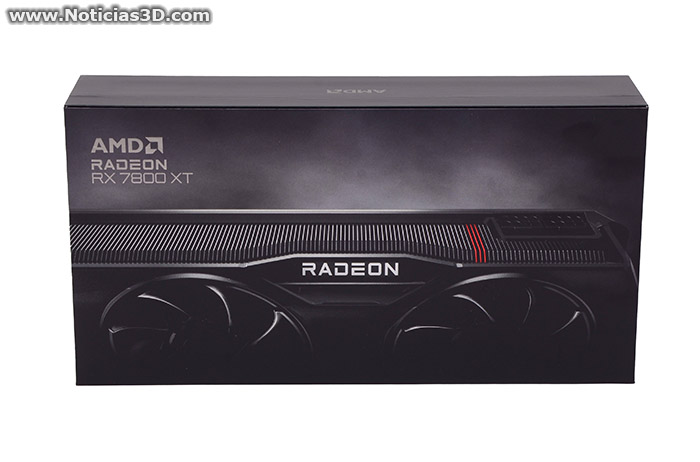 AMD Radeon RX 7700 XT Y RX 7800 XT Foto del extremo de la tarjeta gráfica