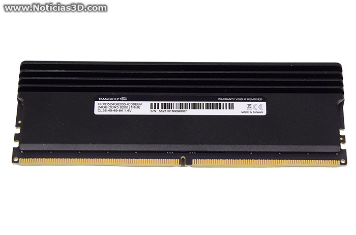 TEAMGROUP T-FORCE XTREEM DDR5 Desktop Memory Black 48GB (2x24GB) 8200Mhz CL38 Foto de un módulo, cara trasera
