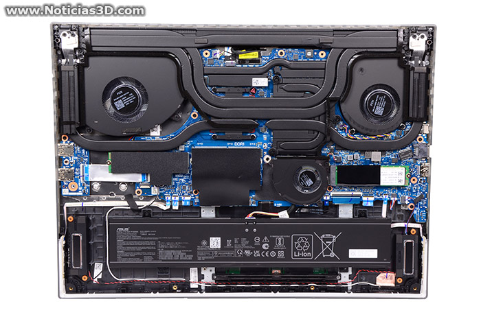 ASUS ROG STRIX SCAR 18 ASUS ROG STRIX SCAR 18, vista del interior del equipo