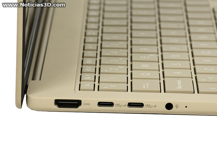 ASUS Zenbook A14 UX3407Q ASUS Zenbook A14 UX3407QFoto vista detalle conexiones lateral izquierdo