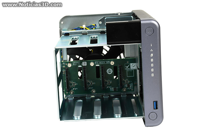 NAS QNAP TS-432X, vista frontal derecha